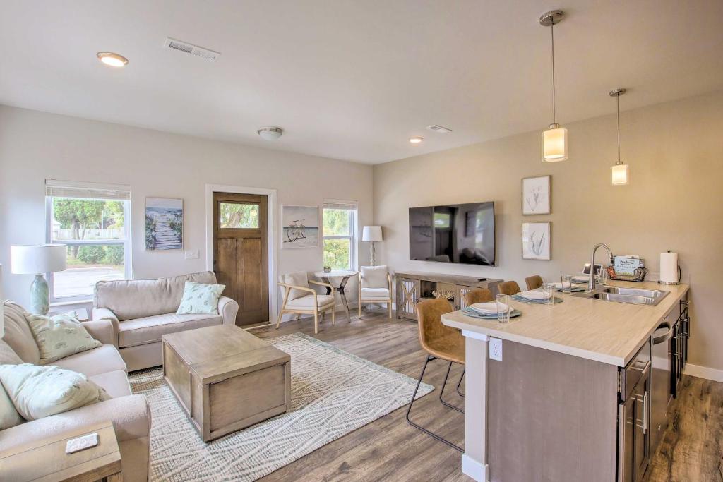 Riverfront Sheboygan Townhome with Grill!