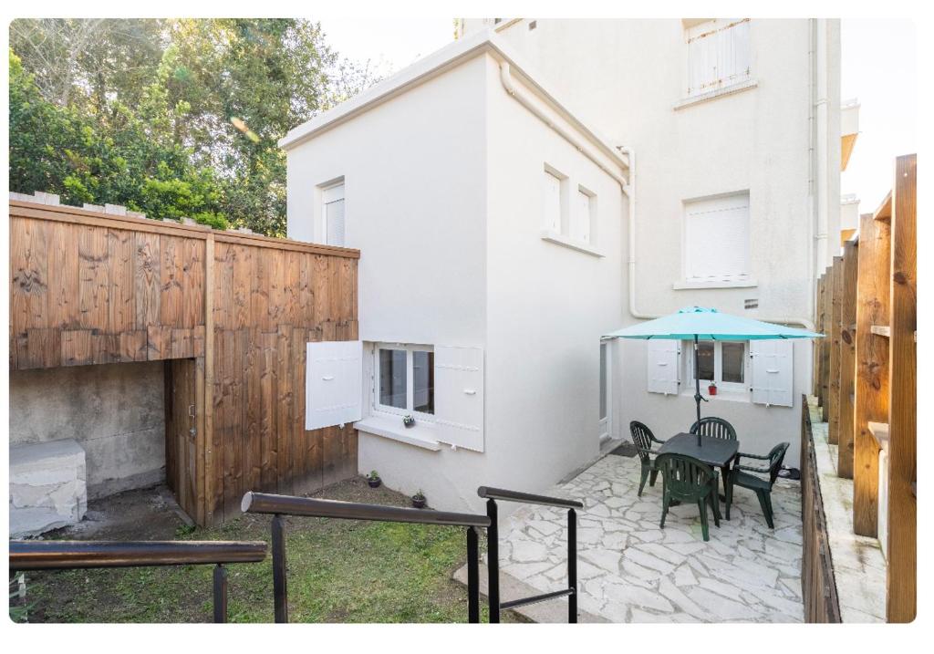 Appartement 200 m plage avec terrasse et jardin